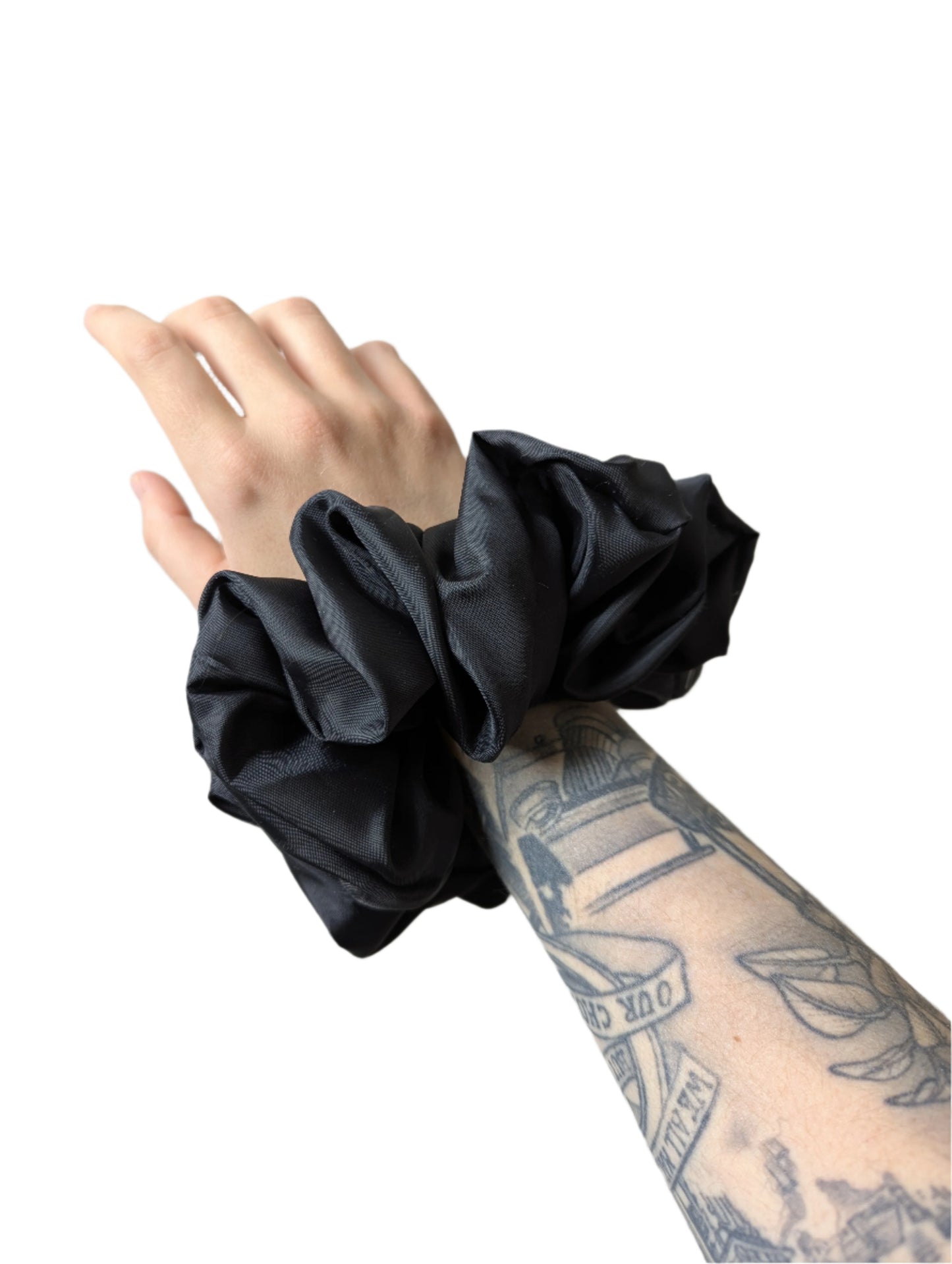 Black Pearl Lily SATIN