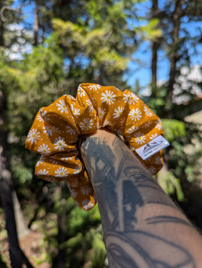 Cider Daisy – Maple Size Cotton Scrunchie - Alpine Kneedles