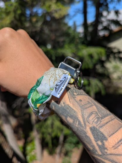 Keychain Wristlet | Market - Alpine Kneedles