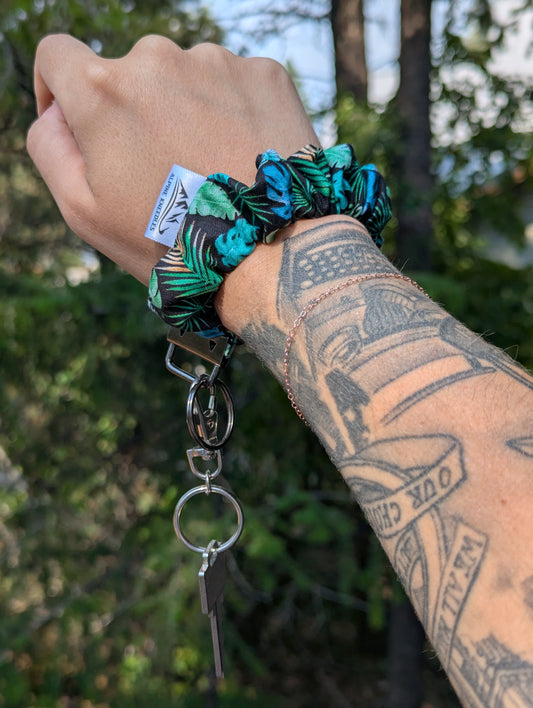 Clever Girl – Cotton Scrunchie Keychain Wristlet - Alpine Kneedles